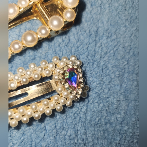 HRH COLLECTION CRYSTAL CLUB CLIPS Multi Pearl and Dauphine - Picture 4 of 7